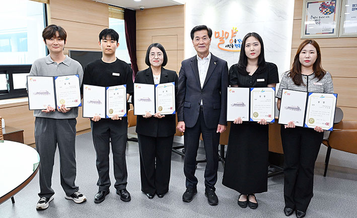 밀양시, 2026년 상반기 민원행정 우수 공무원 시상 및 간담회 개최